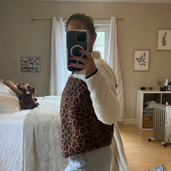 SEVEN7| Button Snap Sherpa Pull Over Leopard Sweatshirt - Picture 3 of 8